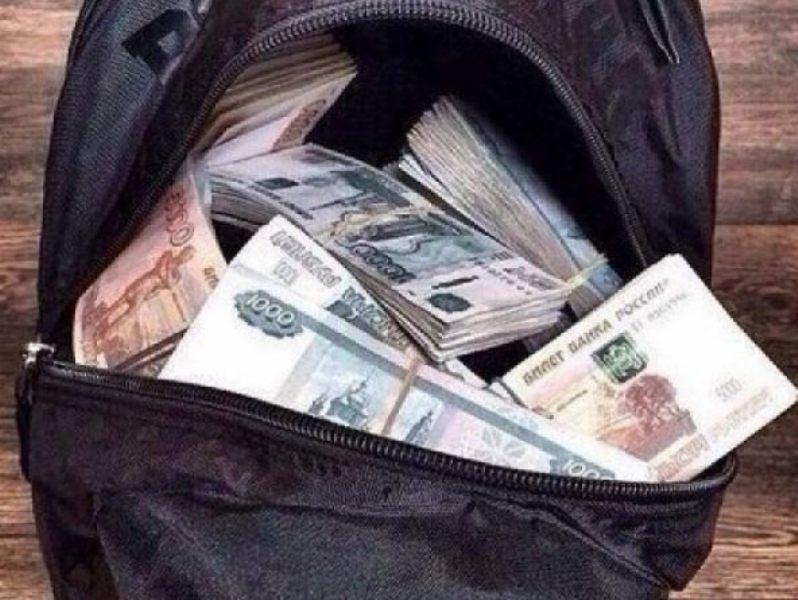 Спортивная сумка с деньгами