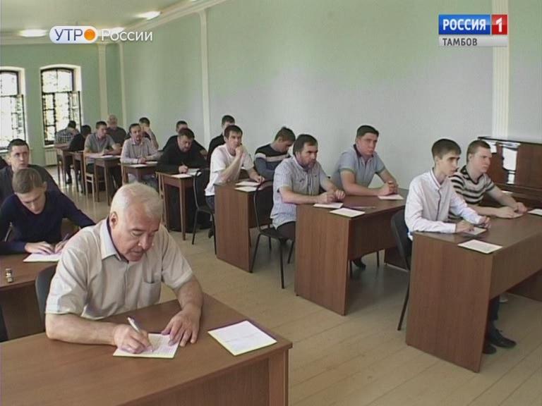 итоговое собеседование экзаменаторы. вести камчатка последний выпуск. экзамен вели. приходит студент в духовную семинарию сдавать экзамен. фотография строитель из огэ по русскому языку.