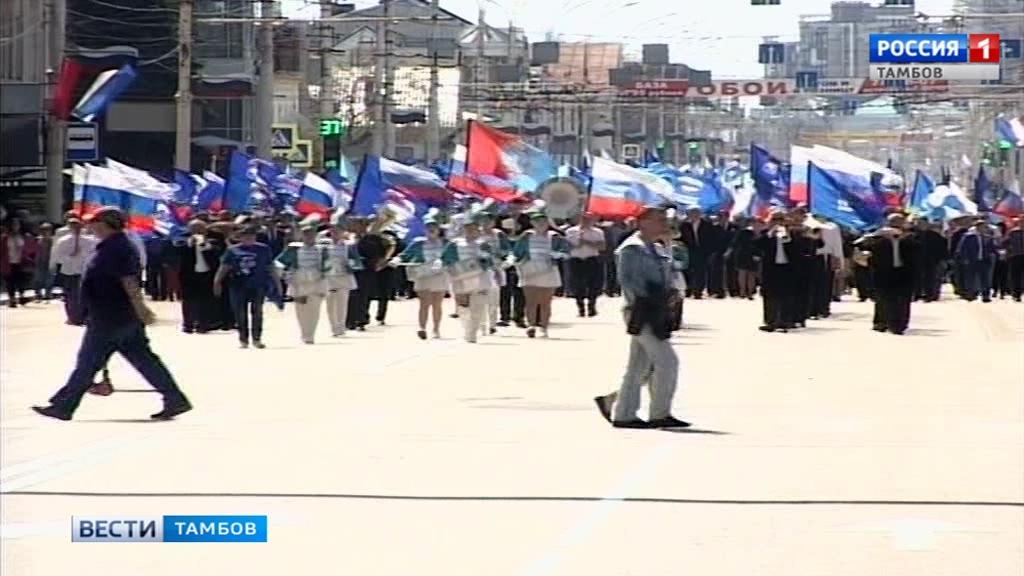 Митинг екатеринбург арена. Первомайский митинг окончился дракой. Первомайский митинг фото Екатеринбург Арена.