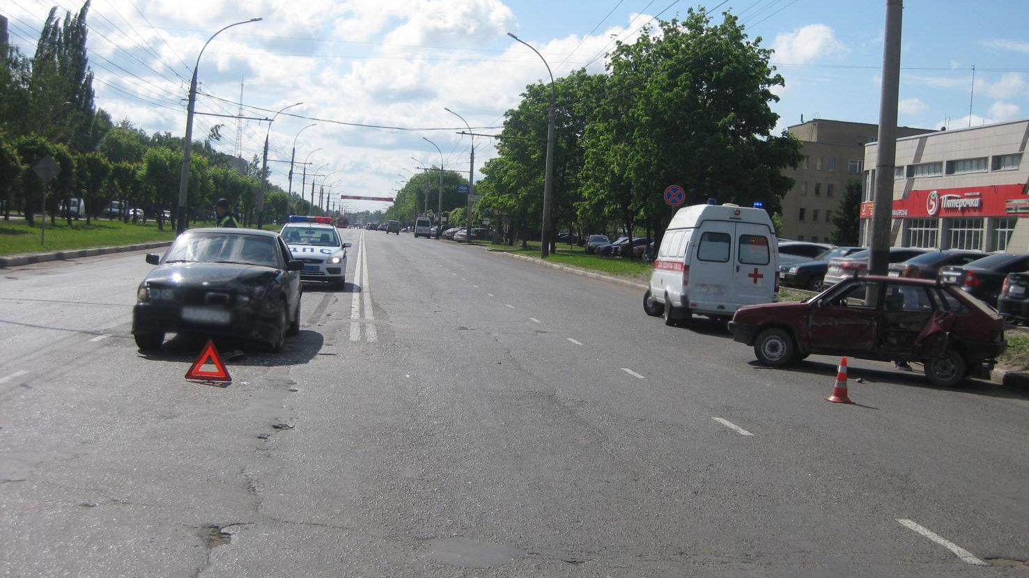 Выезд на главную дорогу со второстепенной. Фотография дтп на перекрёстке. Авария на чернышевского вологда. Дтп на перекрестке при повороте налево. Дтп на нерегулируемом перекрестке.