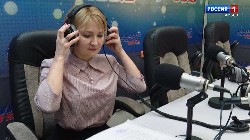 Вести 100.9 fm тула. 101.9 Fm Таганрог фото дикторов.