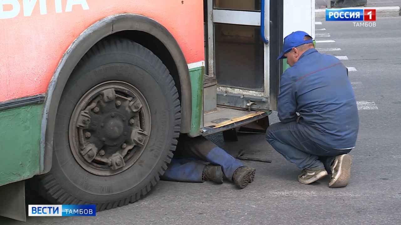 Сломавшийся в центре Тамбова троллейбус тормозил автомобильный поток -  ВЕСТИ / Тамбов