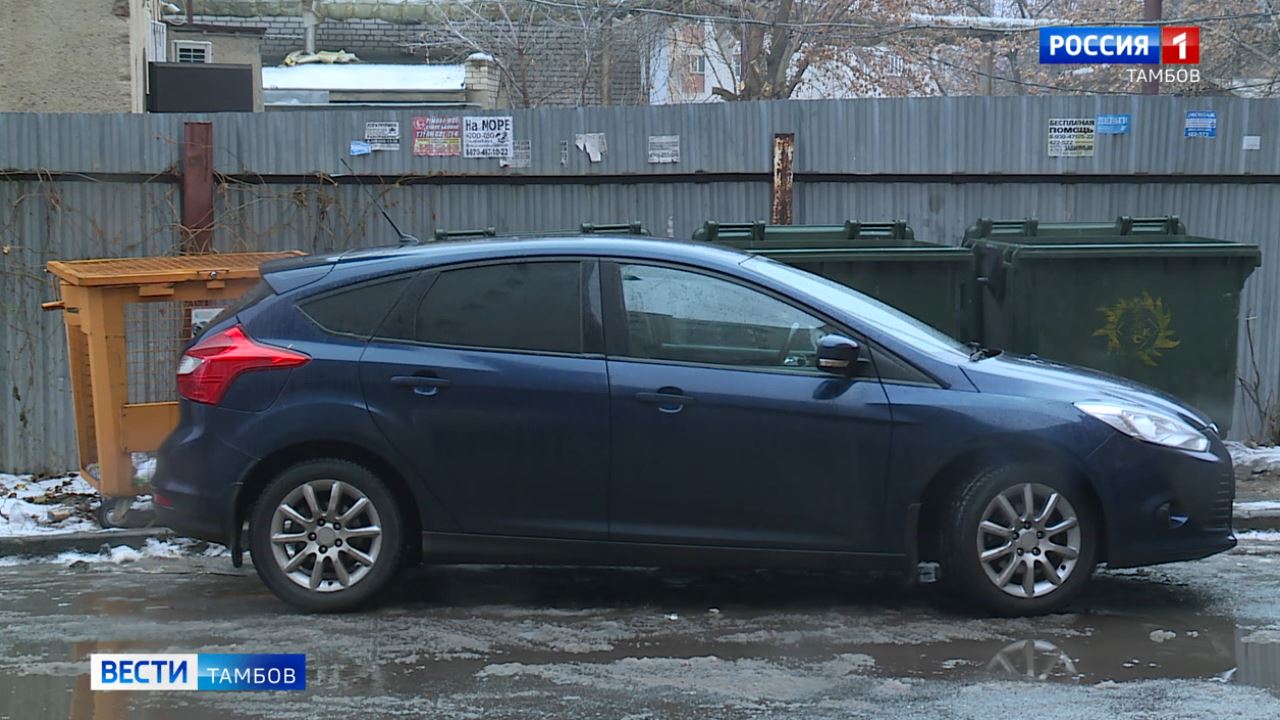 Припаркованные у мусорных площадок авто становятся преградой для  коммунальщиков - ВЕСТИ / Тамбов