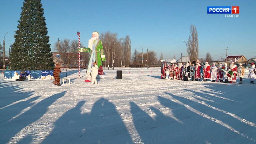 В Уварове провели традиционный парад Дедов Морозов: как это было
