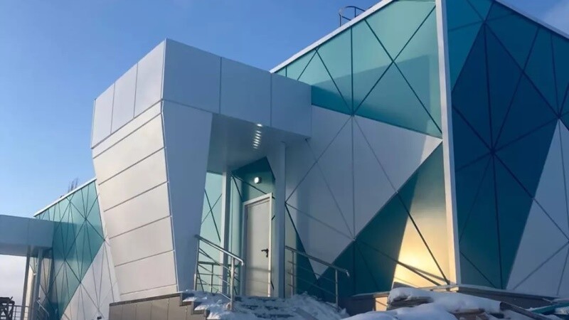 Завершена внешняя отделка здания строящегося плавательного бассейна в Котовске