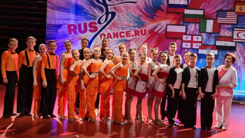 Ансамбль «Цвета радуги» завоевал золото на чемпионате по современному танцевальному спорту в Орле