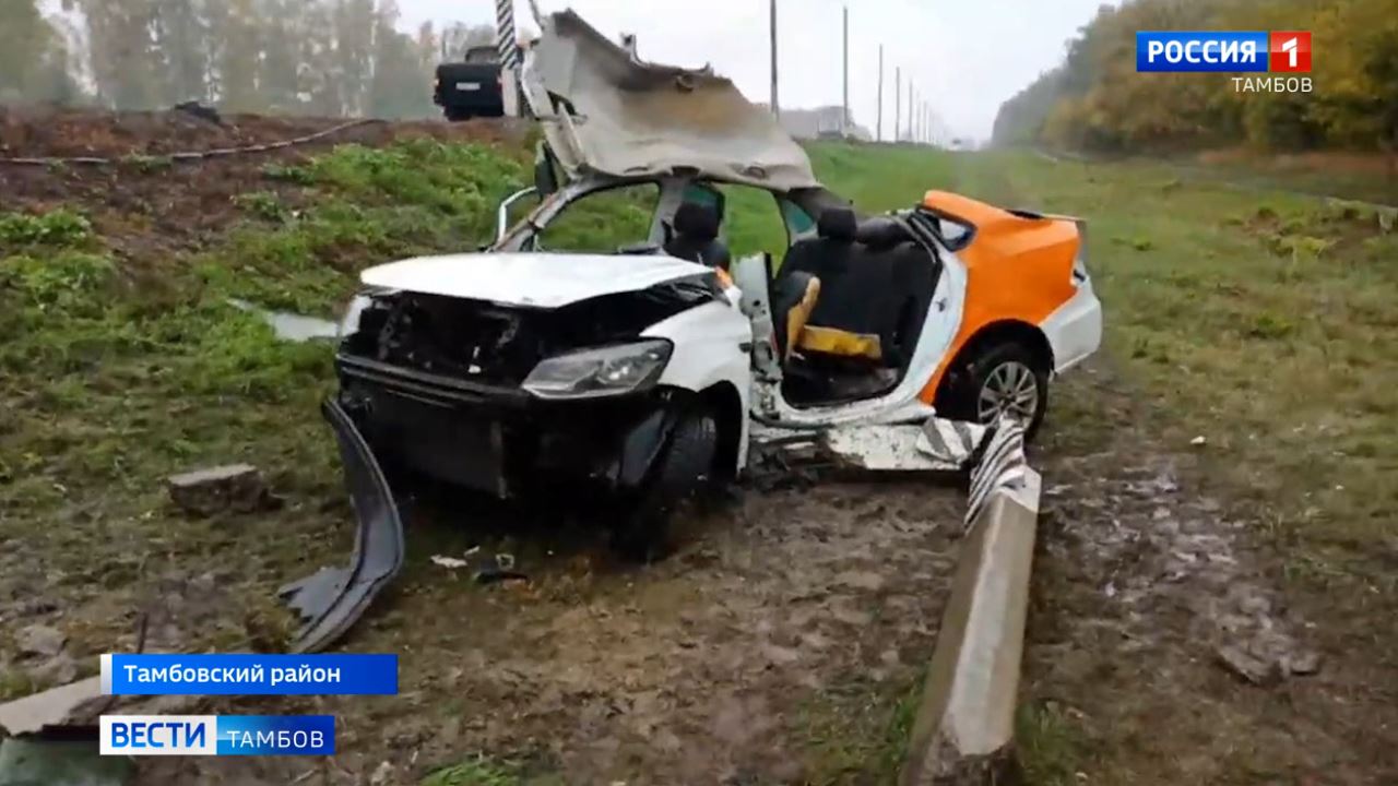 Под Тамбовом каршеринговый автомобиль врезался в столб: машина превратилась  в «консервную банку» - ВЕСТИ / Тамбов