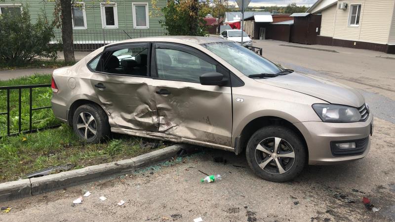 «Фольксваген Поло» и «Лада Калина» не поделили дорогу на юге Тамбова ...