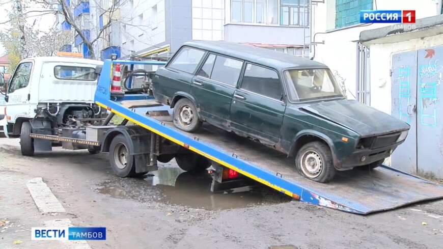 В Тамбове эвакуировали еще два брошенных автомобиля
