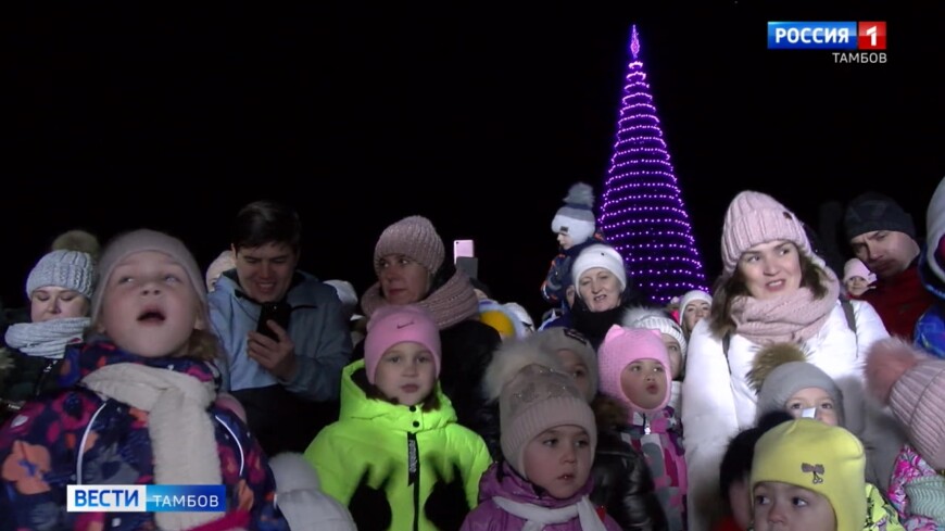 Сотни тамбовчан стали очевидцами открытия первой в городе новогодней ёлки