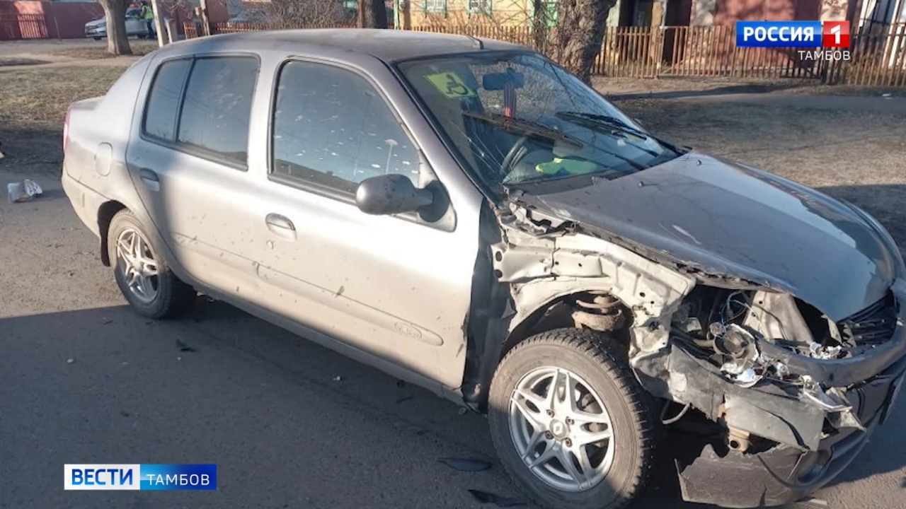 Renault и «Нива» не поделили дорогу в Рассказове: есть пострадавший - ВЕСТИ  / Тамбов