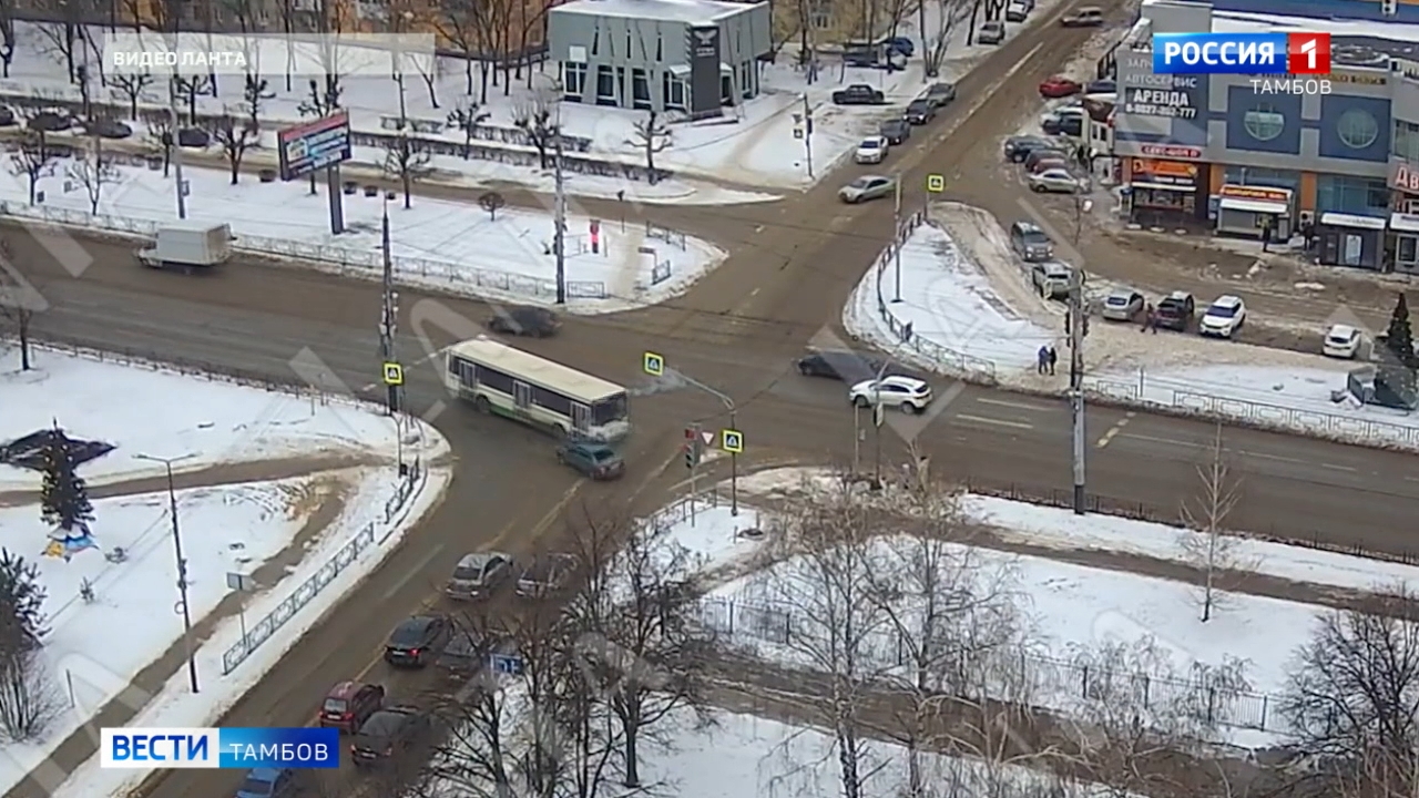 Легковушка и пассажирский автобус не поделили дорогу в Тамбове | 16.01.2023  | Тамбов - БезФормата