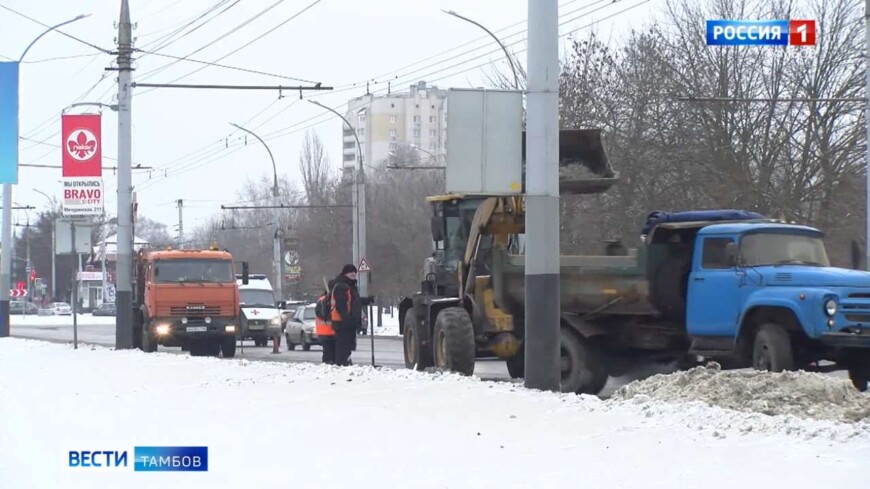 С начала зимы из Тамбова вывезли 3 с половиной тысячи КамАЗов снега