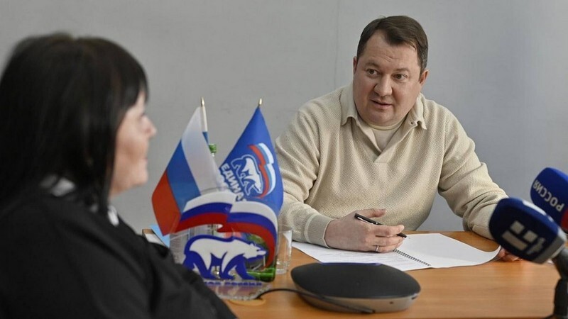Максим Егоров провел выездной прием граждан для жителей нескольких муниципальных образований