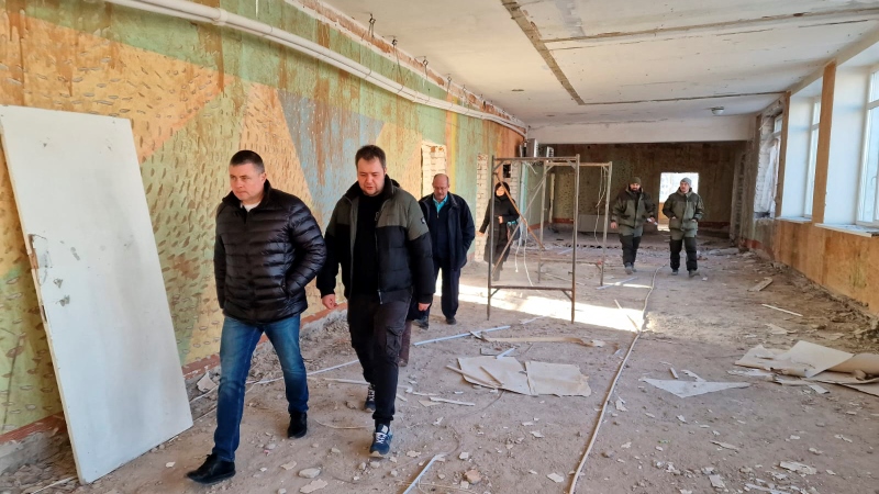 Глава Мичуринска лично проконтролировал ход работ по капитальному ремонту школ