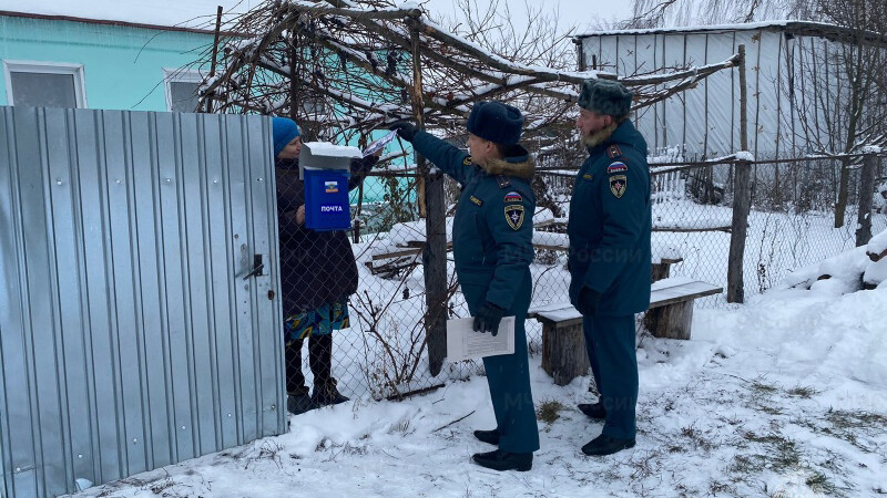 Сотрудники МЧС проверили безопасность отопительных приборов в Тамбовском районе