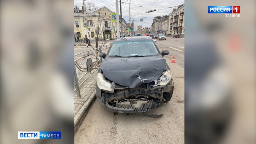 МАЗ и Datsun столкнулись в Тамбове: есть пострадавший