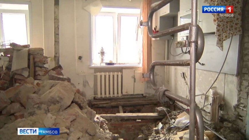 Житель Тамбова просит УК восстановить квартиру после замены канализационных труб общего пользования