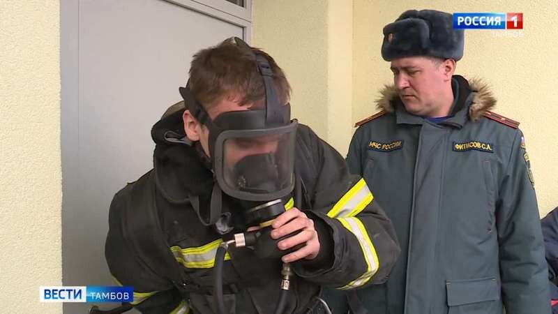 Пожарный из Котовска преодолел 17 этажей в полной экипировке за 1,5 минуты