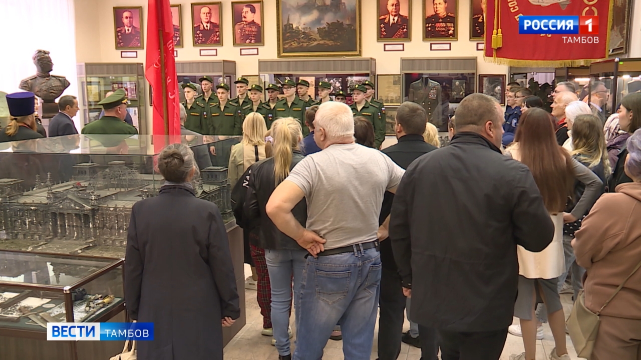 переслано 2023. зал министерства обороны россии. ссылка на цитату твита. выставка уголь 2023 карьерный самосвал sany. выставка спецтехники.