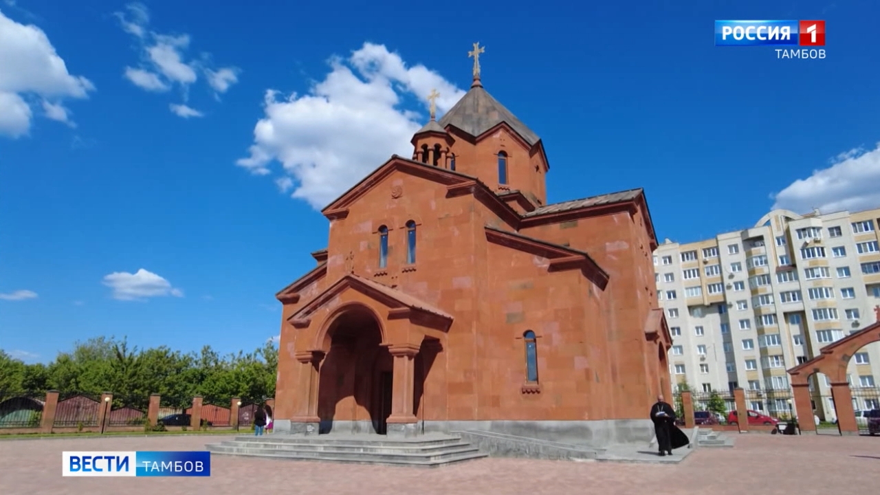 В Армянской церкви Тамбова открыли выставку акварельных этюдов