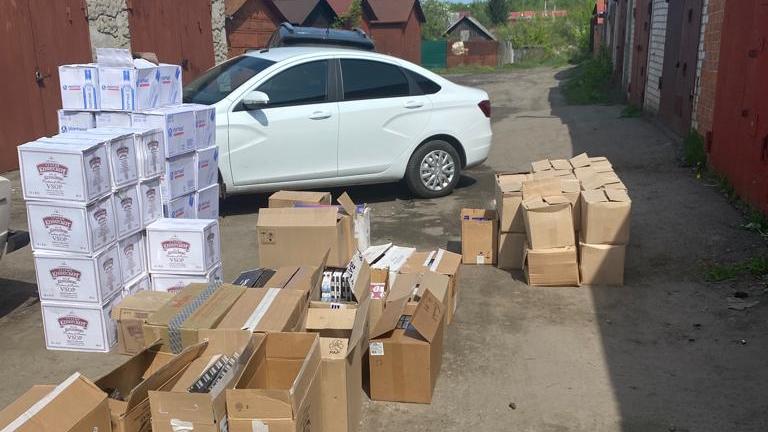 В Мичуринске изъяли более 1 200 бутылок алкоголя и 8 000 пачек сигарет