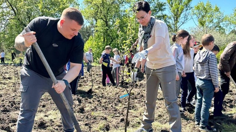 Тамбовчане посадили «Сад Памяти» в Новоайдарском районе ЛНР