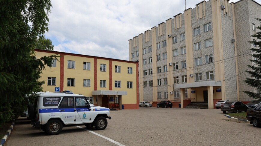 В Тамбовском округе вытащили полмиллиона рублей через отверстие в сейфе магазина