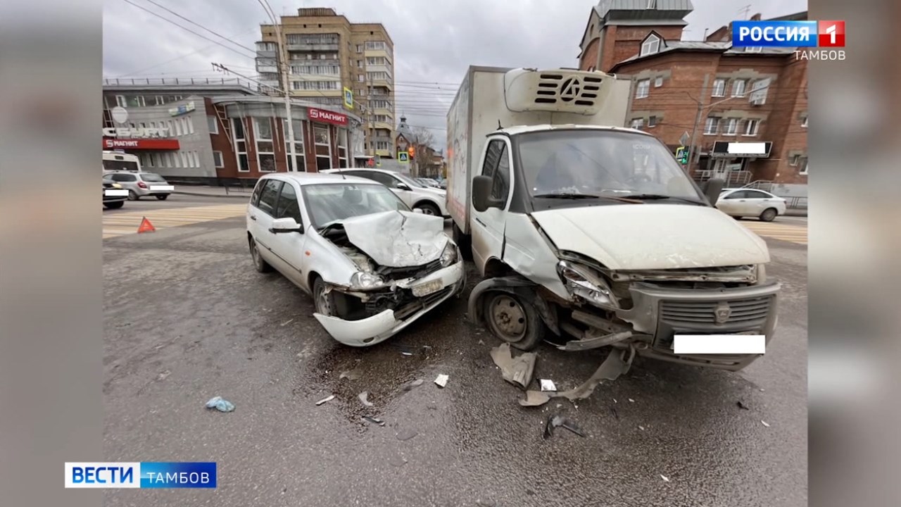 Lada Granta и Audi Q5 не поделили дорогу в Тамбове - ВЕСТИ / Тамбов