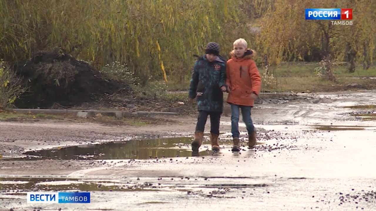 После дождя только в резиновых сапогах: в Бокино просят отремонтировать  дороги - ВЕСТИ / Тамбов