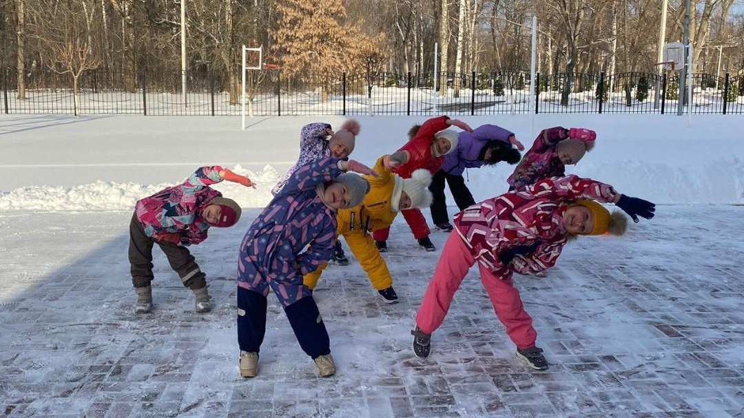 Тамбовские каникулы. Веселые старты на льду на коньках. Школа дети и снег. Спорт и здоровье. Где в Уварово Тамбовской области можно покататься на коньках.