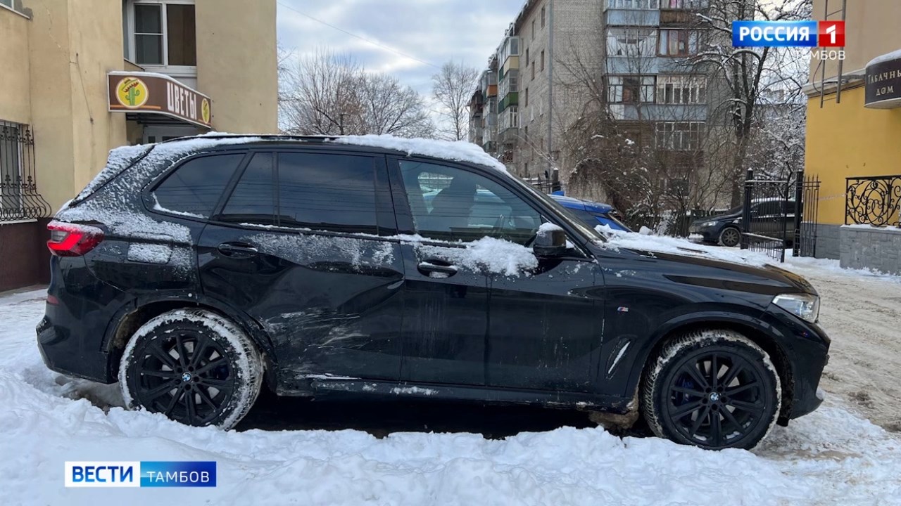 BMW X5 и Lada Granta не поделили дорогу в Тамбове - ВЕСТИ / Тамбов