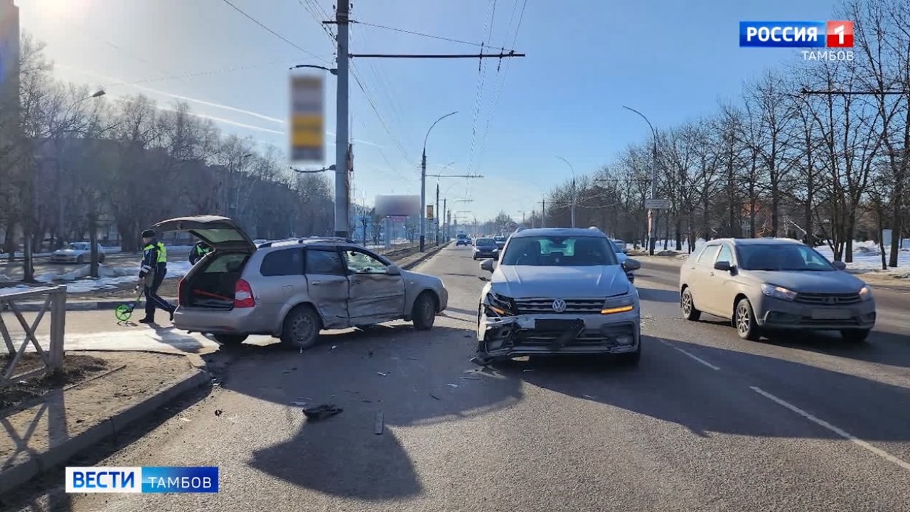 Ребёнка доставили в больницу после аварии в Тамбове - ВЕСТИ / Тамбов