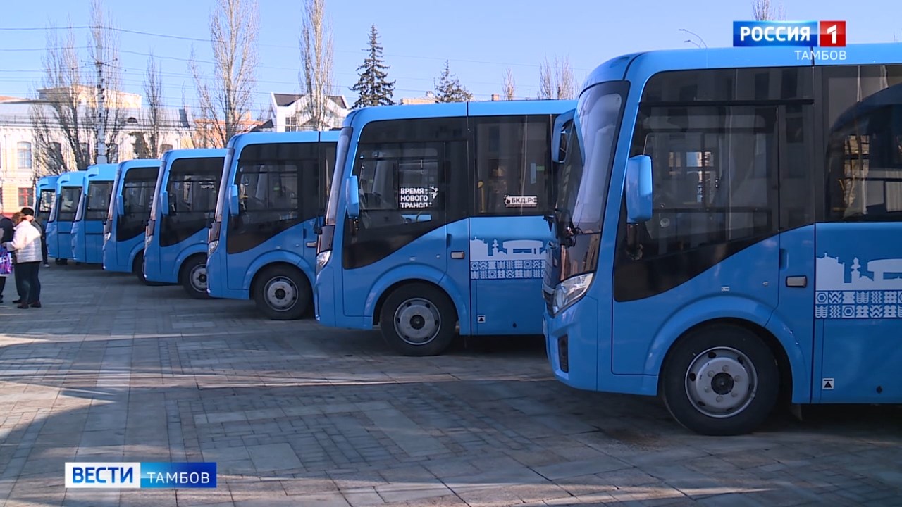 Максим Егоров вручил ключи от 11 новых межмуниципальных автобусов - ВЕСТИ /  Тамбов