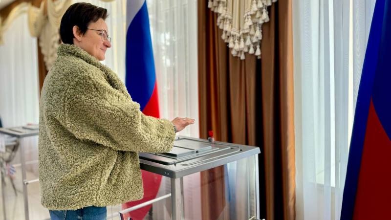 Татьяна Загузова проголосовала на выборах президента России в ЛНР