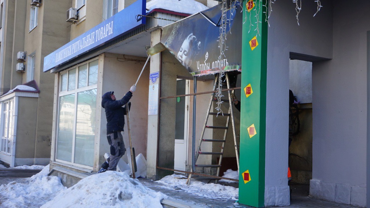 В Тамбове на Чичканова демонтировали незаконно установленные рекламные  баннеры - ВЕСТИ / Тамбов