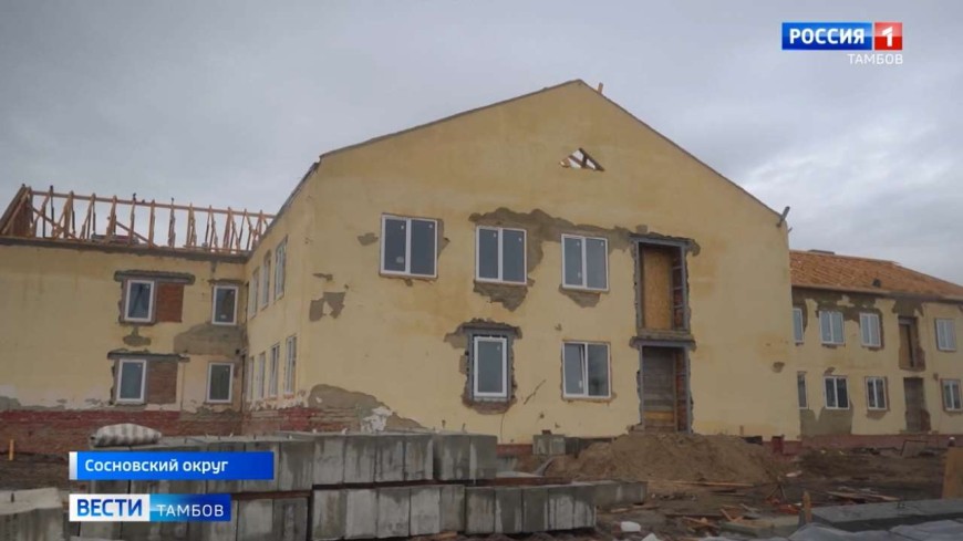 Максим Егоров настаивает на увеличении числа строителей в Отъяссах на площадке пансионата для престарелых