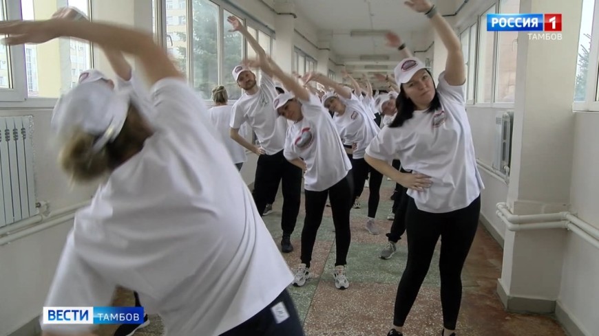Ко дню здоровья в Тамбовской областной больнице провели гимнастику для медперсонала