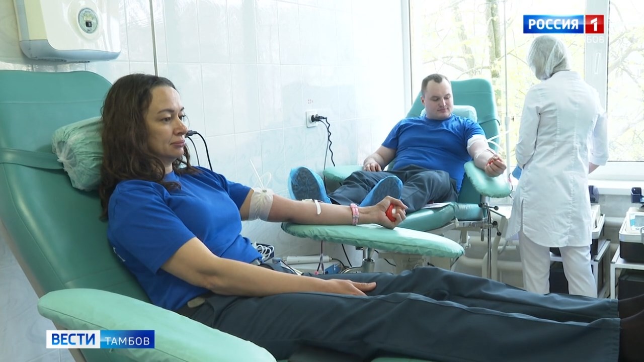 Сотрудники МЧС сдали кровь в преддверии Национального дня донора