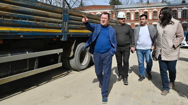 Тамбовские долгострои: Максим Егоров проверил ход работы на стройплощадках города
