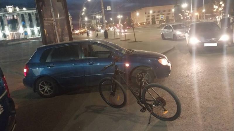 В Тамбове велосипедист угодил под колёса иномарки