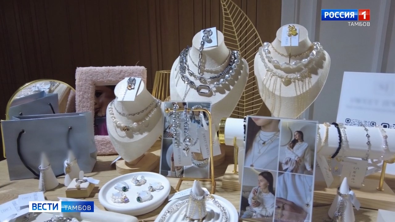 На областном арт-форуме тамбовские бренды одежды и украшений представили свои изделия