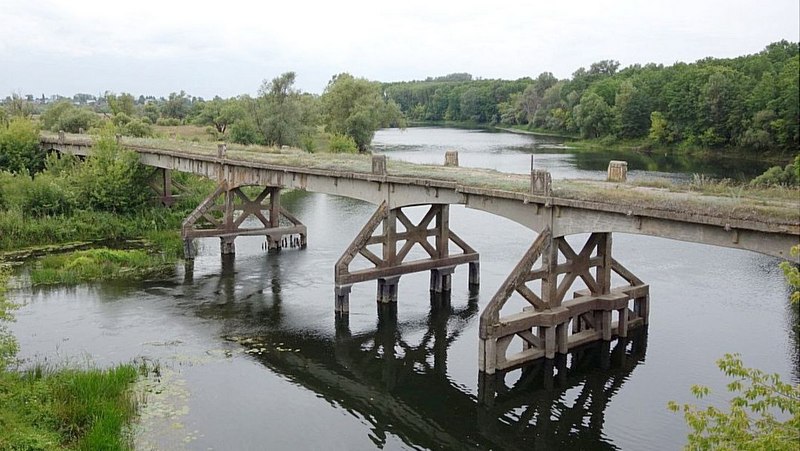 В Инжавине закрыли доступ на железобетонный мост через Ворону