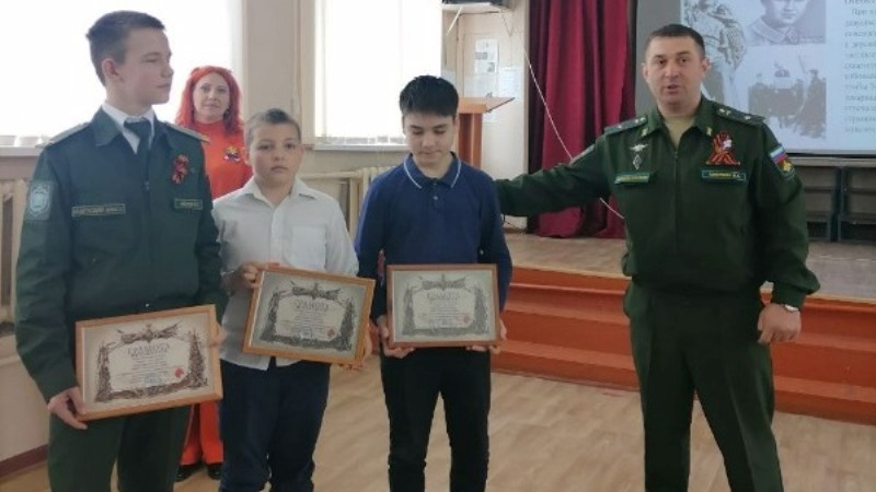 Школьники из Знаменки не дали пожару унести жизни людей