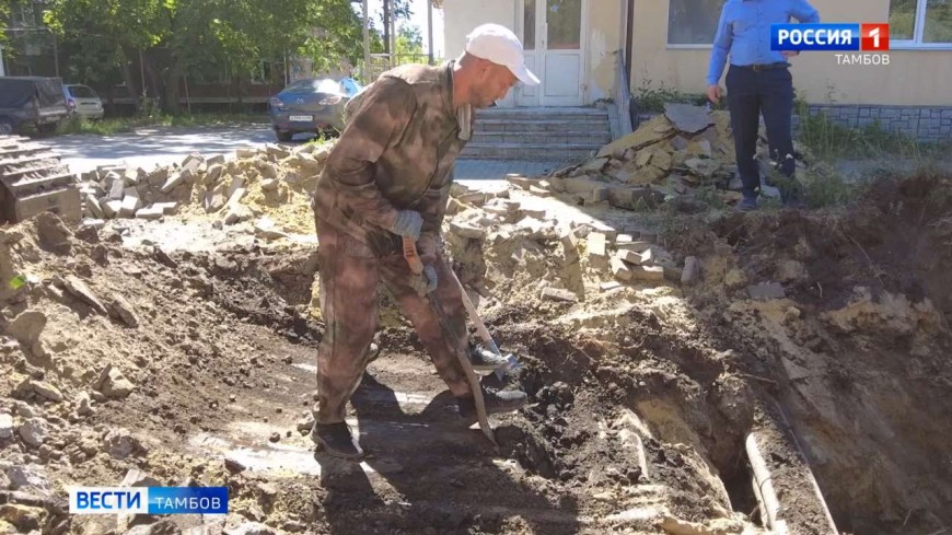 Не латать, а обновлять: в Тамбове меняют аварийный участок коллектора