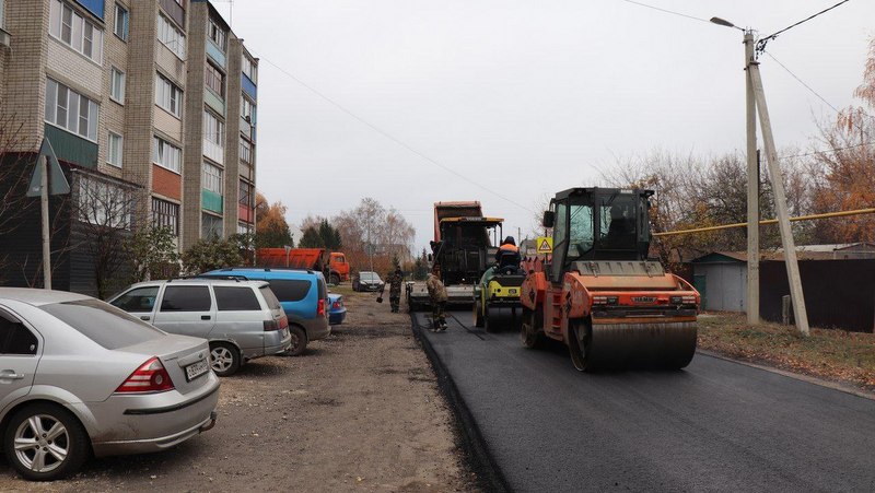 В Уварове заново заасфальтировали проблемный участок объездной дороги