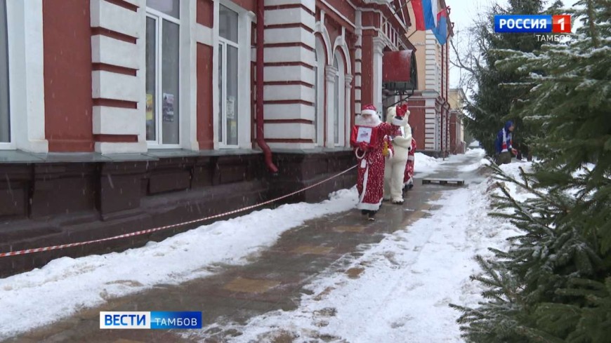 Дед Морозы и Снегурочки отправляются в автопробег к детям