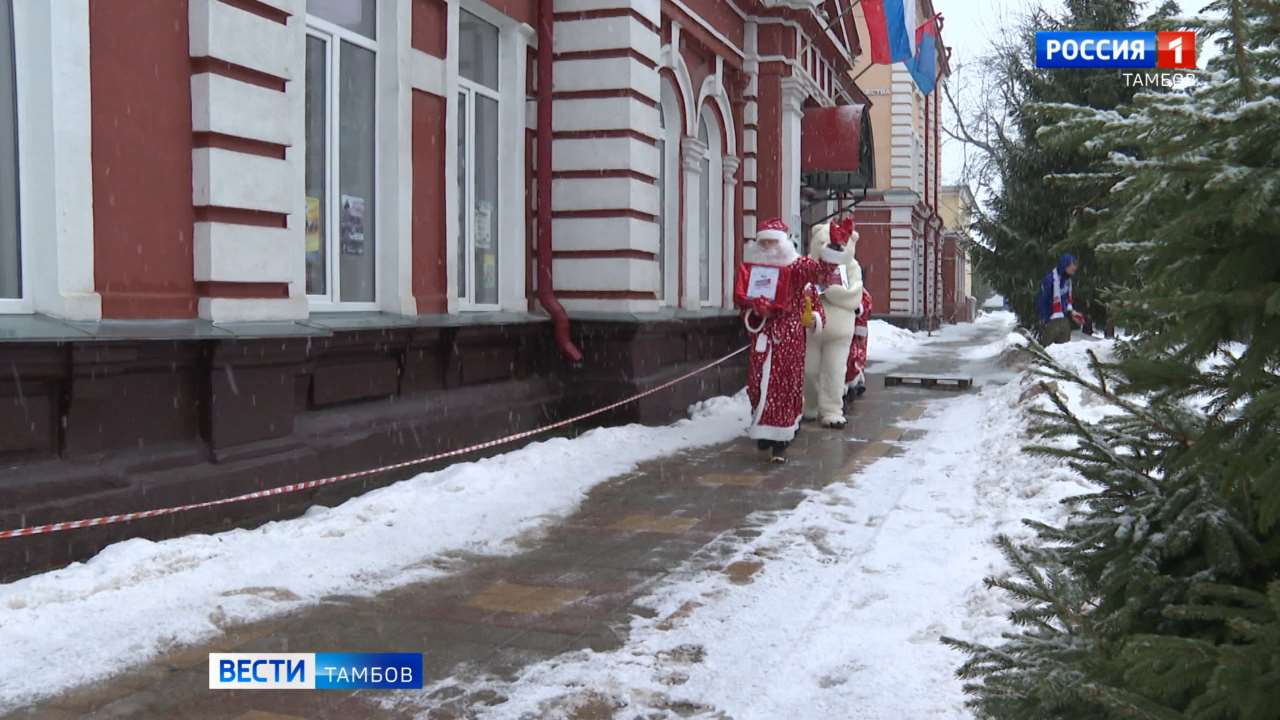 Дед Морозы и Снегурочки отправляются в автопробег к детям