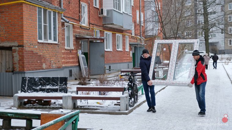 В Котовске начинается установка новых окон в пострадавших от террористической атаки ВСУ домах