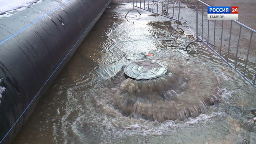 На набережной Тамбова снова канализационные воды стекают в реку